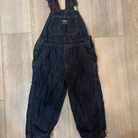 🌺 4/$20 🌺 OshKosh boys 2T overalls - Picture 2 of 5
